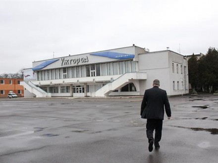 Апеляційний суд Закарпатської області визнав винним колишнього директора ужгородського аеропорту в адміністративному порушенні вимог чинного законодавства у сфері охорони державної таємниці.