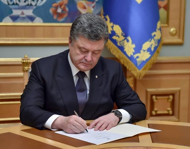Президент України Петро Порошенко затвердив пропозиції РНБО до закону про державний бюджет на 2017 рік, які передбачають виділення 5% від ВВП на оборону.