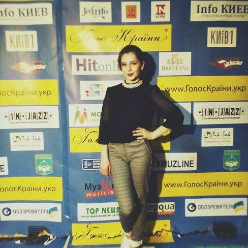 Талантливая девочка-вокалистка, ученица Сокирницької ДШИ награждена дипломом второй степени на Всеукраинской музыкальной олимпиаде «Голос страны», проходившей 27-28 февраля в Киеве.
