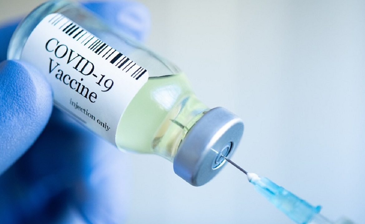 11 березня о 08.00 в Закарпатській обласній лікарні почали вакцинувати медичних працівників.
