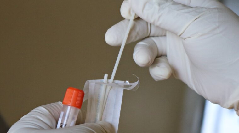 В Ужгородской областной инфекционной больнице врачи заподозрили штамм дельта-коронавируса у двух пациентов, приехавших из России. 