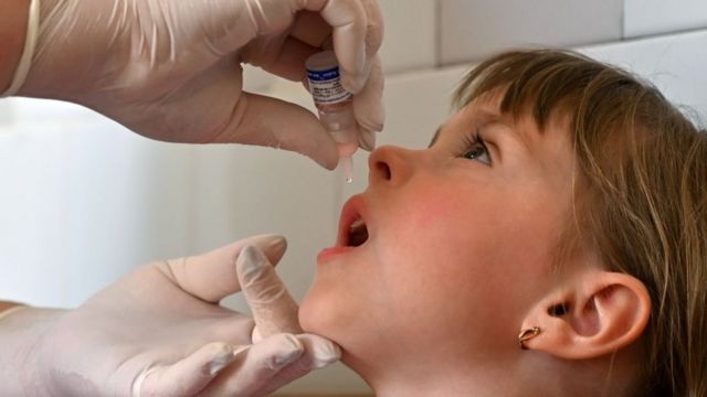 Наприкінці минулого року на Закарпатті та Рівненщині виявили спалахи вірусу поліомієліту, від якого могла б захистити вакцинація.


