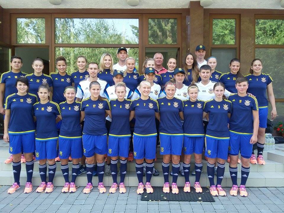 У Берегові в рамках підготовки до кваліфікаційного етапу чемпіонату Європи-2016, молодіжна жіноча збірна України зустрічається в товариському поєдинку зі своїми ровесницями з Угорщини.
