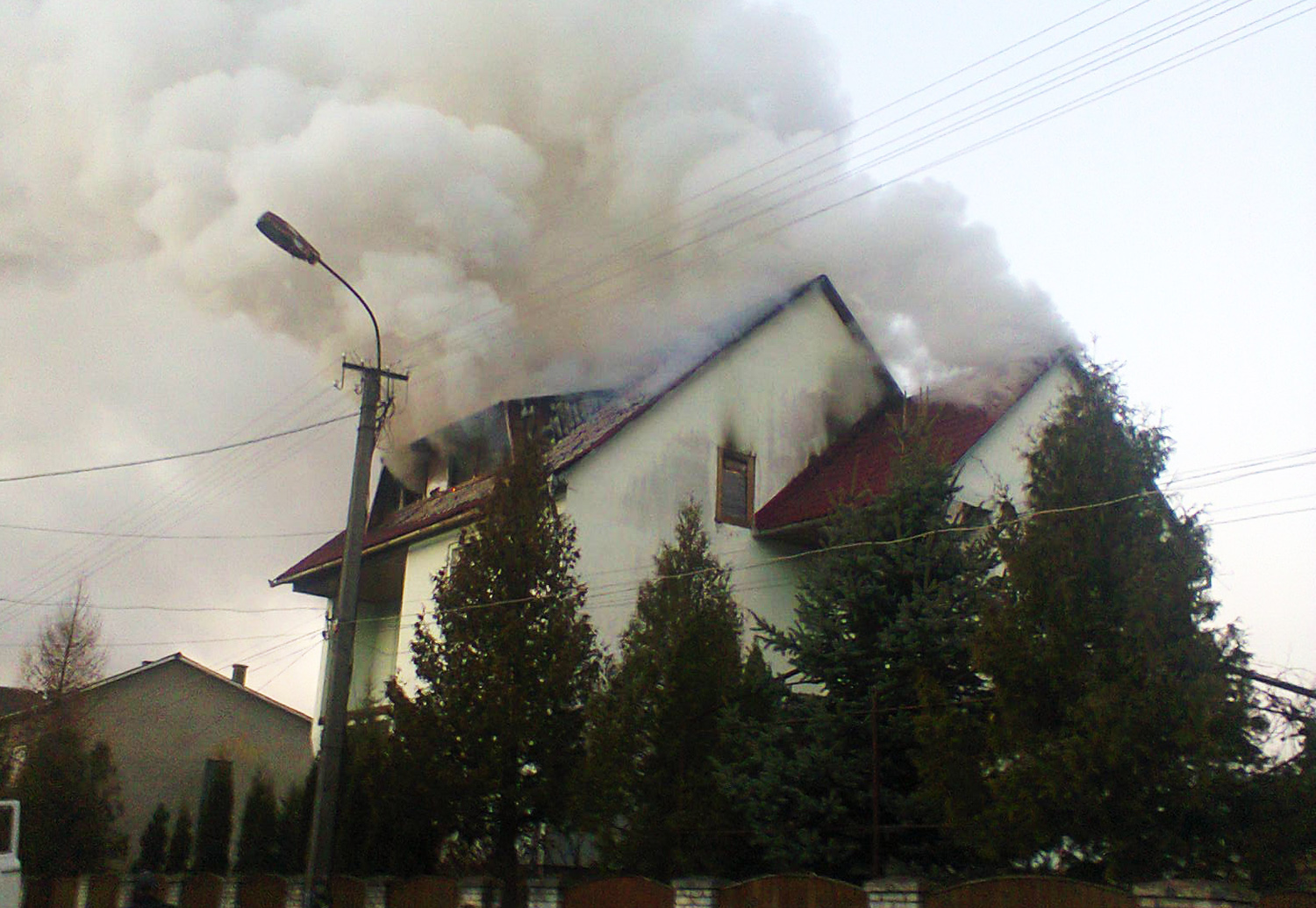 В 07:31 в Службу спасения «101» сообщили, что на улице Чапаева в пгт Великий Березный горит жилой дом. 