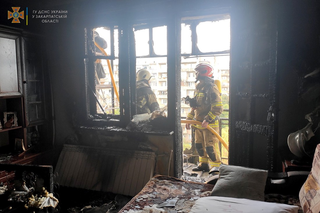 21 сентября в 13:19 в Службу спасения поступило сообщение о пожаре в квартире 9-этажного многоквартирного дома, расположенного на ул. 8 марта в Ужгороде.