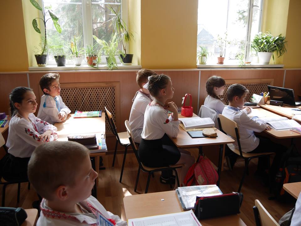 При содействии Венгрии в ужгородской школе обустроили класс для изучения языка страны-соседки Закарпатья .