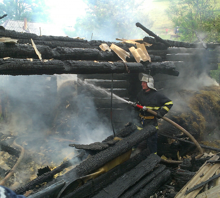 Вчера в 21:20 к перечинських спасателей поступило сообщение о пожаре в надворной постройке на улице Горького, в селе Заричево. 