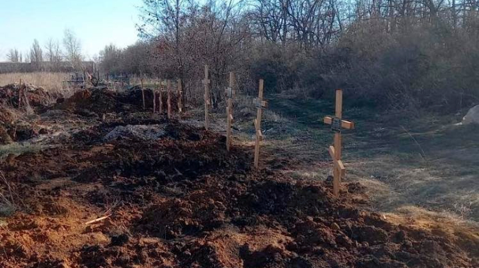 На Луганщині морги переповнені, а загиблих ховають у дворах багатоповерхівок