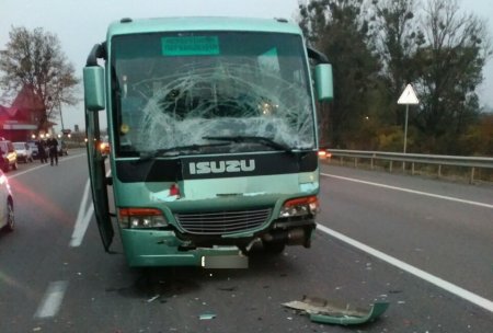 Сьогодні близько 16.30 години у селі Новий Милятин, що у Буському районі, зіткнулися автомобіль та автобус. 