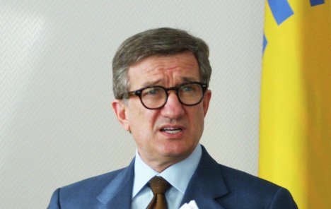 Голова Донецької облдержадміністрації Сергій Тарута не писав заяви про відставку, рішення про його звільнення було прийнято президентом Петром Порошенко.