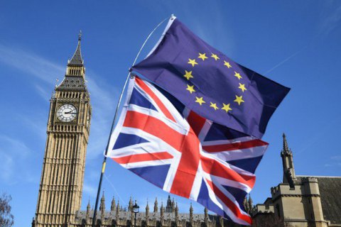 Британія готова заплатити Євросоюзу 40 млрд євро за Brexit, якщо Брюссель погодиться обговорити торгову угоду в рамках угоди про майбутнє партнерство.
