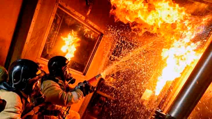 Понад три години тривала ліквідація пожежі на вулиці  Доманинській в Ужгороді.