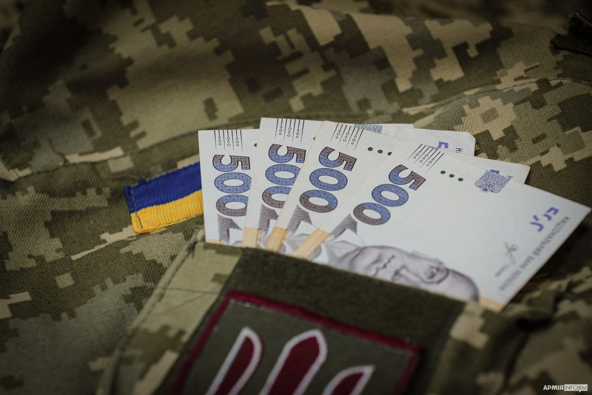 Упродовж січня-серпня 2022 року, на допомогу українським армійцям, платники податків Закарпатської області перерахували до держбюджету 362,9 млн грн військового збору.