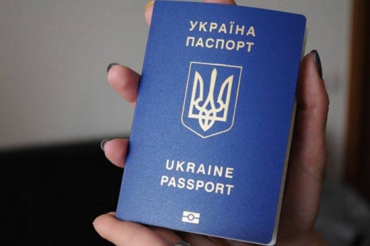 Проблему з видачею українцям документів для виїзду за кордон можна буде вирішити до весни 2018 року.