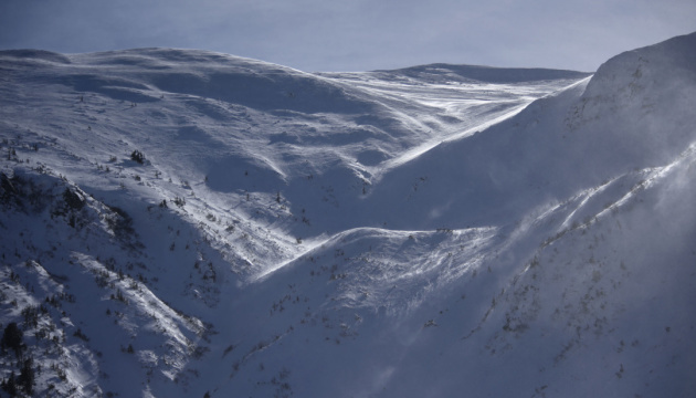 У горах Закарпатської та Івано-Франківської областей 18 січня очікується значна сніголавинна небезпека. 
