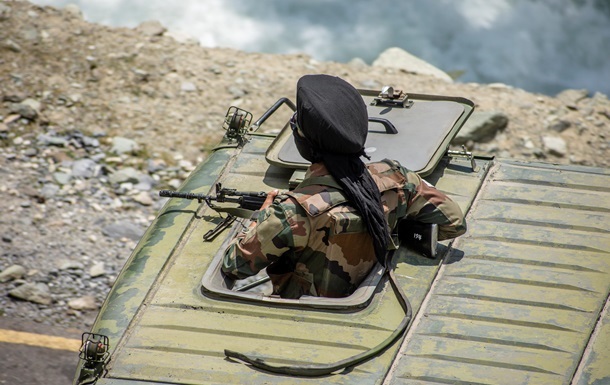 Китайская армия в районе индийского Кашмира усиливает танковое группировки, способное вести наступление.
