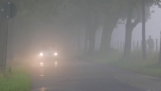По данным Закарпатской патрульной полиции, из-за усложнения погодных условий из-за тумана видимость на дорогах города и области низкая.