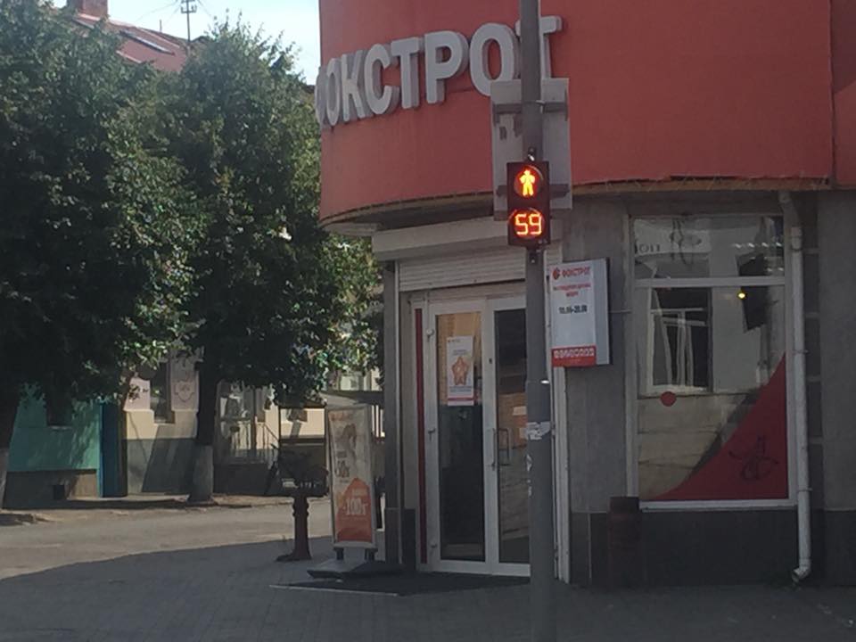 Міська рада Ужгорода за зверненням мешканців вирішила встановити світлофори на пішохідному переході по вул. Льва Толстого.
