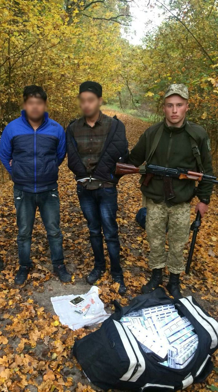 На Виноградівщині, неподалік державного  кордону, прикордонники затримали двох іноземців без будь-яких документів.