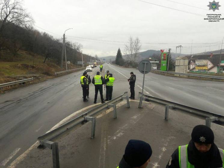 З нагоди святкування урочистостей, які сьогодні відбуватимуться в Закарпатській області, патрульна поліція працює в посиленому режимі.