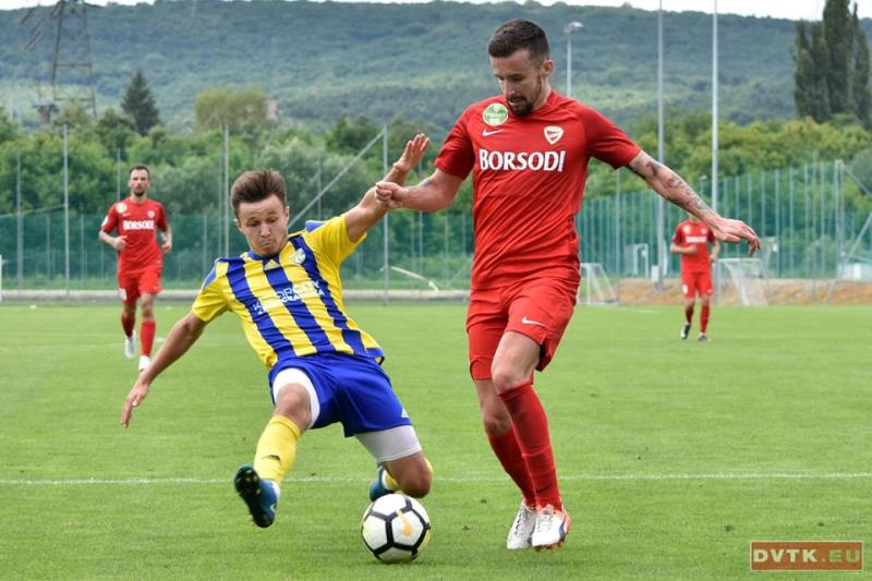 20 червня угорський клуб другої ліги «Казінцбарціка» підписав Юрія Тому, який у минулому сезоні виступав за «Циганд».

