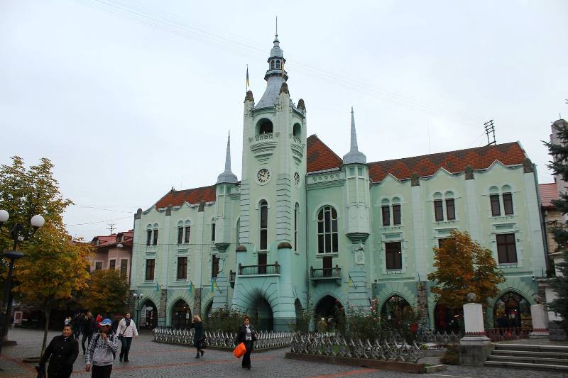 Мукачевский городской председатель Андрей Балога подписал распоряжение о созыве внеочередной сессии Мукачевского городского совета 6 декабря.