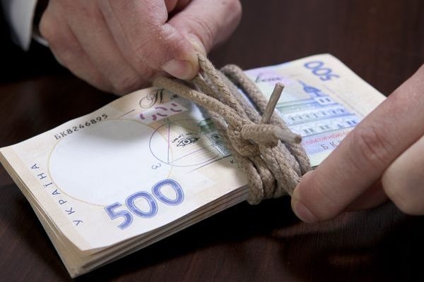 Рахівські чиновники розтратили півмільйона гривень на 