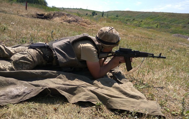 З початку нинішньої доби підрозділи сепаратистів 10 разів відкривали вогонь по позиціях українських військових на Донбасі. Четверо бійців отримали поранення і бойові травми, повідомляє прес-центр АТО.