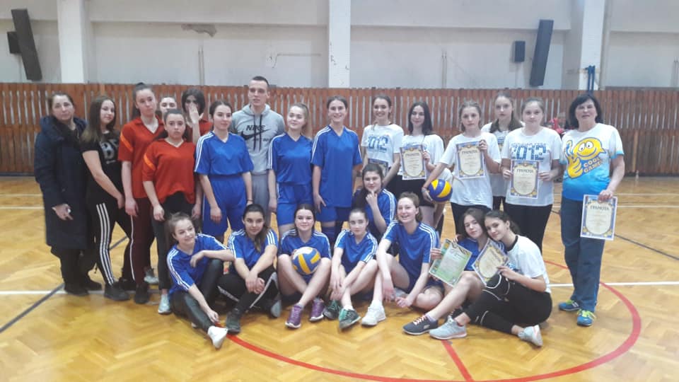 26 лютого 2019 року в спортивній залі Ужгородської класичної гімназії відбувся фінал турніру з волейболу серед дівчат між командами закладів освіти міста Ужгорода.

