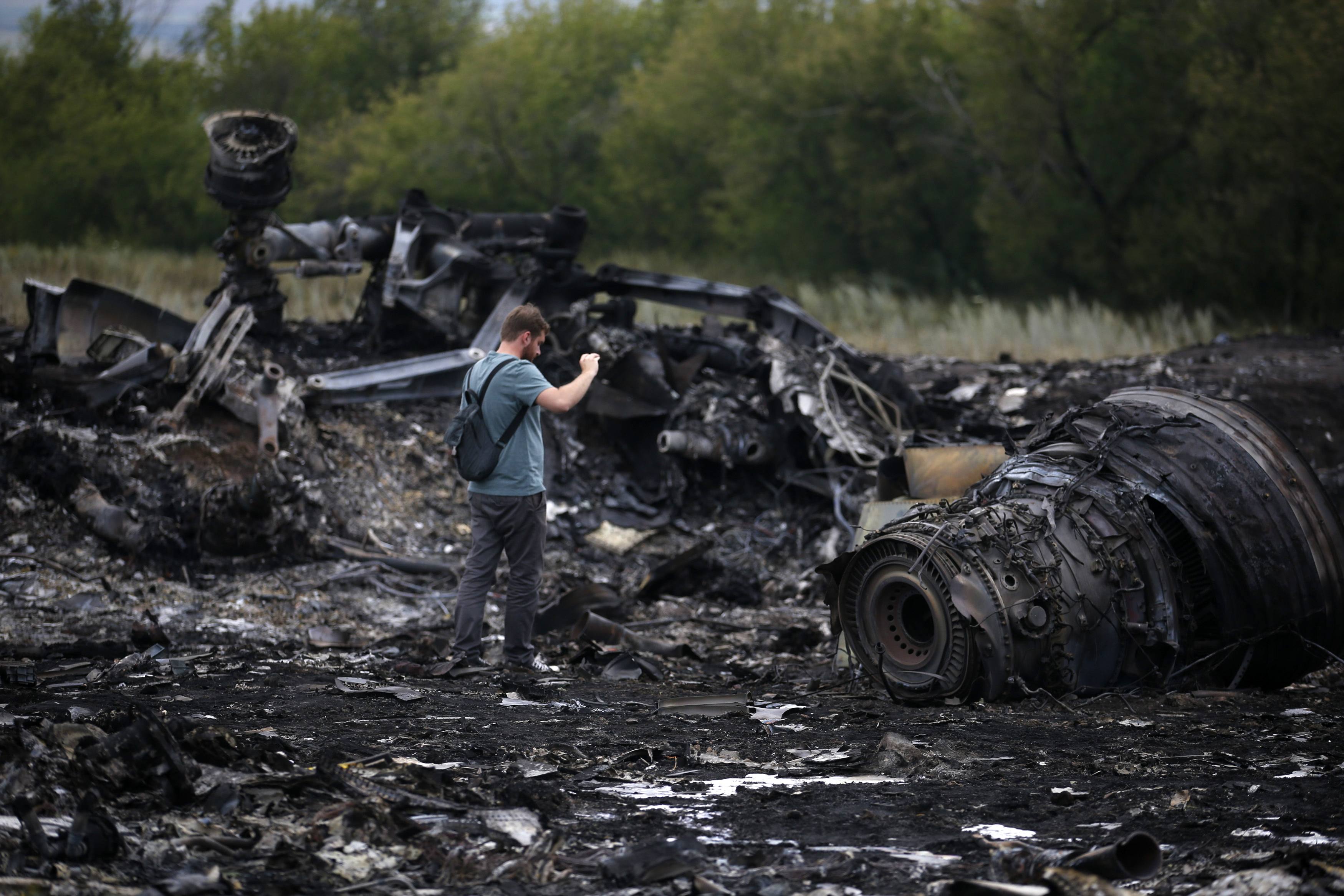 На місці катастрофи Боїнга 777 у Донецькій області міжнародні експерти знайшли нові останки