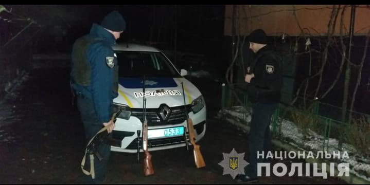 Вчора, 21 грудня, у ході проведення оперативно-профілактичних відпрацювань, поліцейські Ужгородщини провели санкціонований судом обшук помешкання 61-річного жителя села Червоне.
