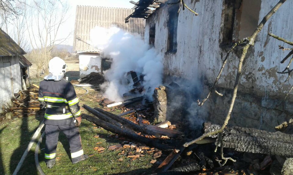 У с. Люта під час пожежі отруїлася чадним газом власниця будинку.