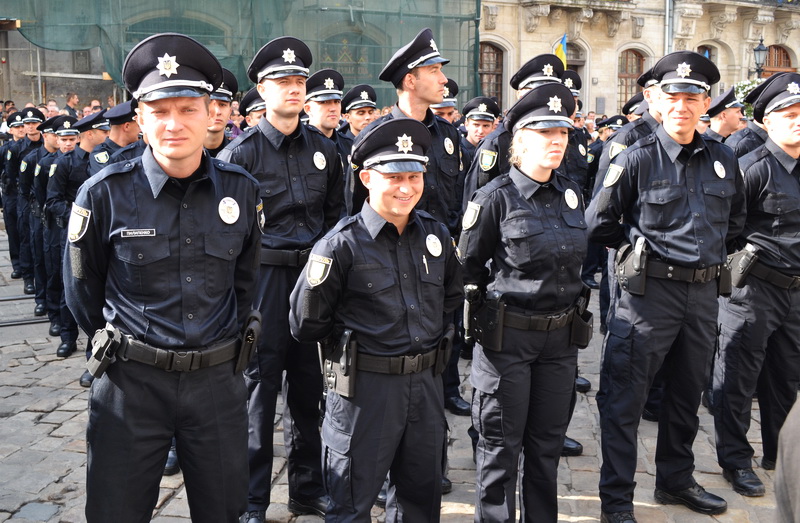 Министр внутренних дел Украины Арсен Аваков заявил, что в патрульной полиции — недобор во всех городах и анонсировал повторный конкурс.
