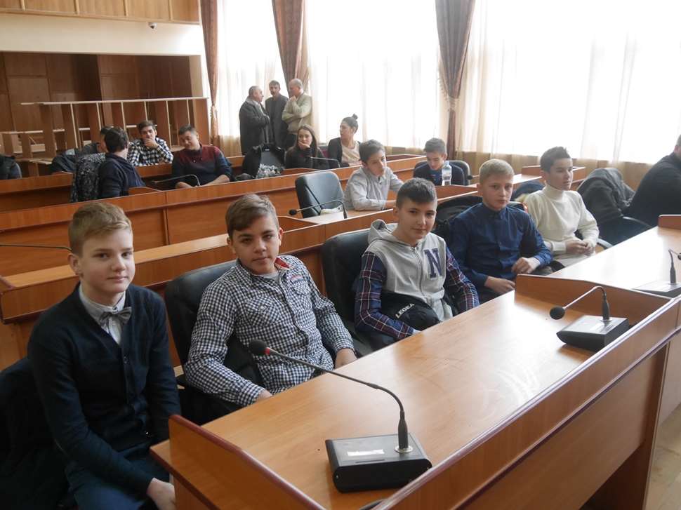 В Ужгороді нагородили 65 дітей, у тому числі 4 команди, до складу яких входять від 4 до 16 дітей.