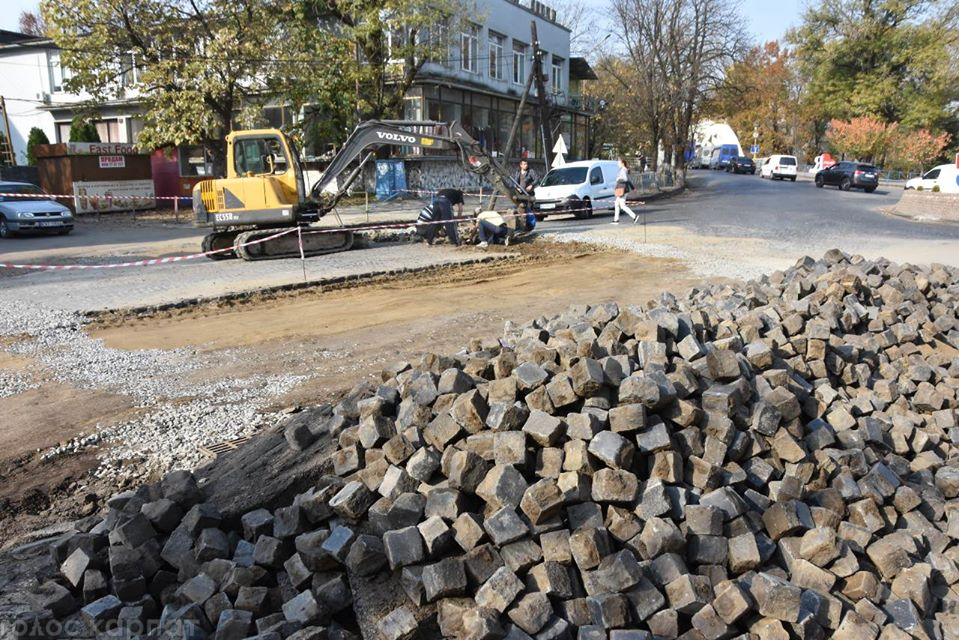 Капитальный ремонт дорожного полотна в центре Иршавы по улице Белецкой от круга до отеля «Иршава» длится уже почти полгода. 