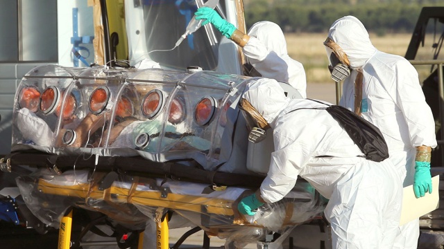 За новими даними ВООЗ, число жертв хвороби, викликаної вірусом Ебола, досягло 6915 чоловік, передає УНН з посиланням на ВВС