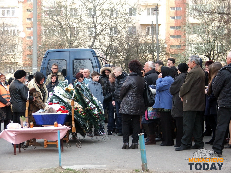 Сьогодні, 22 березня, у Мукачеві попрощалися з військовослужбовцем 53-ї окремої механізованої бригади Володимиром Заяцем.