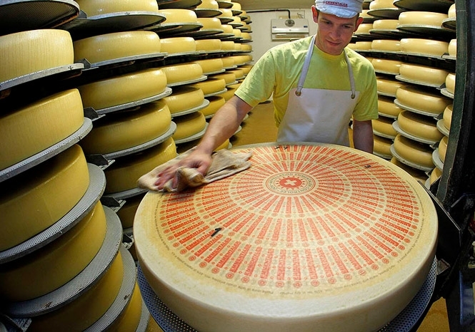 В ближайшие несколько дней Россельхознадзор может разрешить поставки сыра с двух украинских предприятий.
