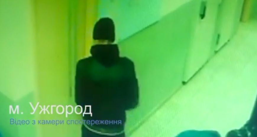 Вчера ужгородские полицейские задержали двух юношей, которые подозреваются в краже 5 тысяч гривен. 