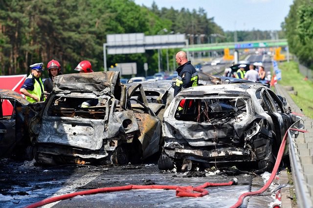 В районі міста Щецин на північному заході Польщі 9 червня на автомагістралі A6 зіткнулося шість легкових автомобілів і вантажівка. 