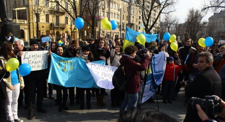 "Крым - это Украина", - во Львове вспомнили аннексию Крыма / ВИДЕО