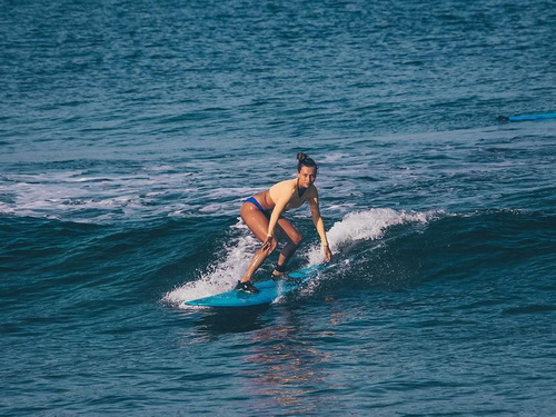 Серфінгістка Регіна Тодоренко вразила вмінням підкорювати хвилі.