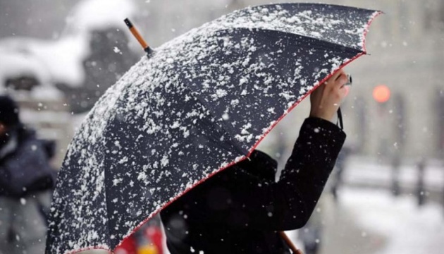 Синоптики поділились прогнозом погоди на 26 листопада. У багатьох областях України пройдуть дощі та мокрий сніг.

