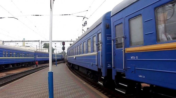 Укрзалізниця з 11 квітня відновлює повноцінне курсування поїздів далекого сполучення до Закарпатської області.