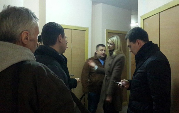 До главы департамента министерства юстиции по люстрации Татьяны Козаченко сегодня, 21 апреля 2015 года, пришли с обыском.
