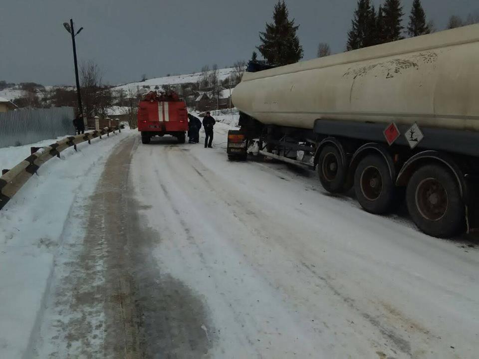 С 1 по 5 декабря 2016 года из-за ухудшения погодных условий на автодорогах Закарпатской области было затруднено движение автотранспорта.