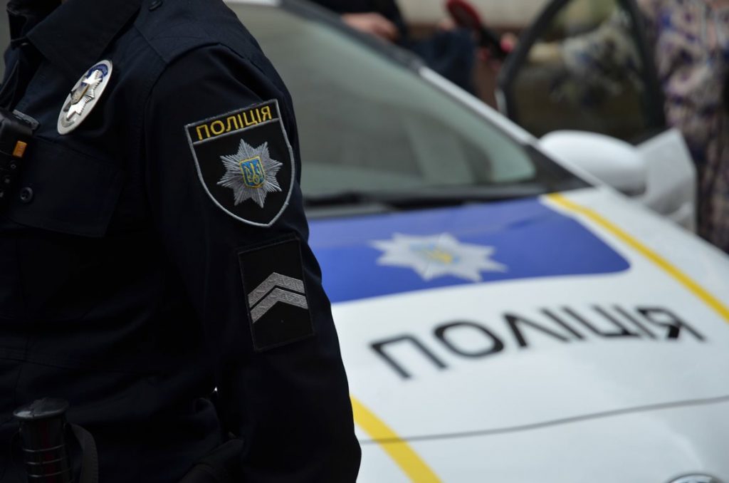 На Хустщині на проїзній частині дороги в селі Нанково виявили тіло чоловіка. Встановлено, що чоловік помер від отриманих у результаті ДТП травм.