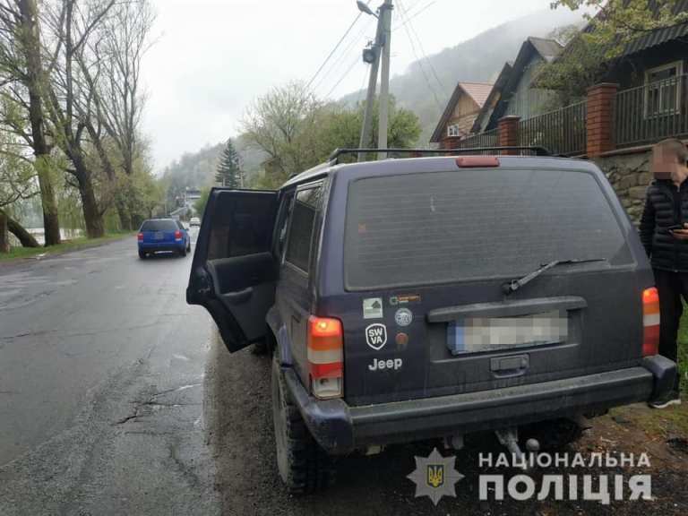 В среду, 29 апреля, в Рахове полиция остановила автомобиль «Jeep» за рулем которого находился местный житель.