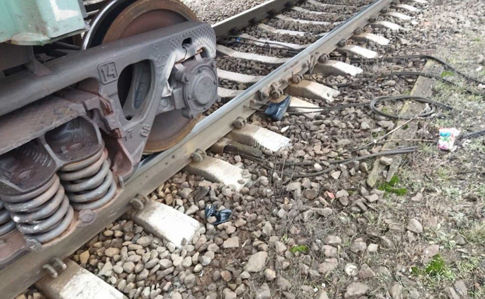 В субботу, 1 января, в Мукачево на железнодорожном переезде поезд сбил мужчину — он находится в тяжелом состоянии.