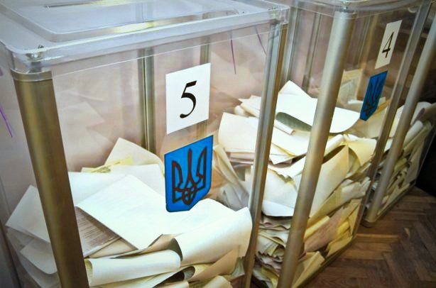 До цього коаліція взагалі сумнівалася в доцільності проведення виборів навіть на звільнених територіях Донбасу.  
